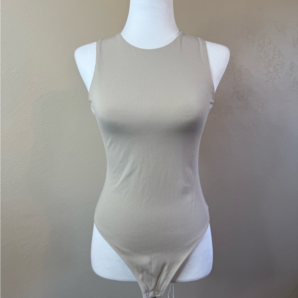 House of Harlow 1960 Cream Sleeveless Bodysuit